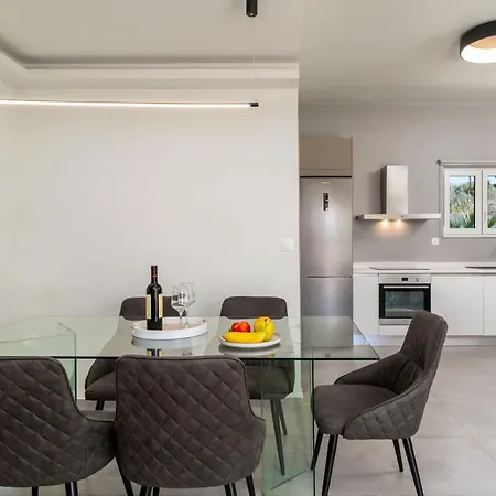 House * Adelianos Kampos